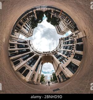 360 fotografia panoramica, pianeta minuscolo, città degli occhi, icity, montpellier, francia, architettura, cielo, sfera, torre, acqua, costruzione, pianeta, città, all'aperto Foto Stock