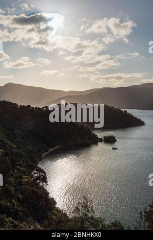 Tramonto su Governors Bay, Marlborough Sounds, South Island, Nuova Zelanda Foto Stock