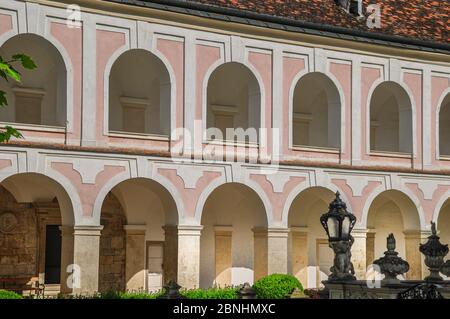 Abbazia della Santa Croce (Stift Heiligenkreuz) nei boschi di Vienna Foto Stock