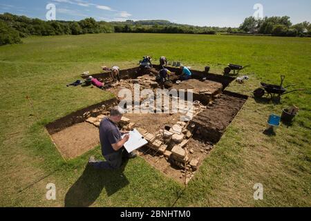 Un scavi archeologici in una villa romana del III secolo, Doynton vicino a Bath, Gloucestershire meridionale, Regno Unito. Maggio 2015. Foto Stock