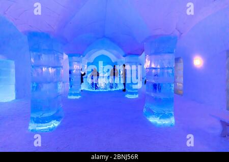 Sorrisniva Igloo Hotel, neve o ghiaccio in inverno, scultura impressionante, Ice bar, alta, Finnmark, Circolo polare Artico, Norvegia del Nord, Scandinavia, Europa Foto Stock