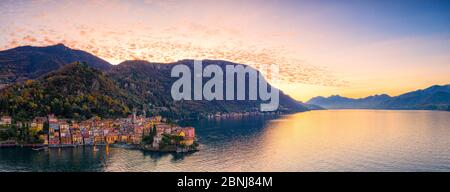 Vista panoramica aerea di Varenna e del Lago di Como all'alba, provincia di Lecco, Lombardia, Laghi Italiani, Italia, Europa Foto Stock