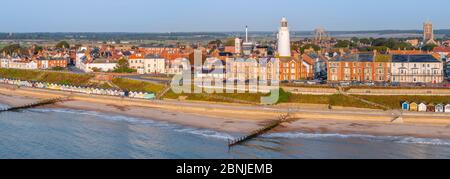 Vista dal drone del Southwold Lighthouse, Southwold, Suffolk, Inghilterra, Regno Unito, Europa Foto Stock