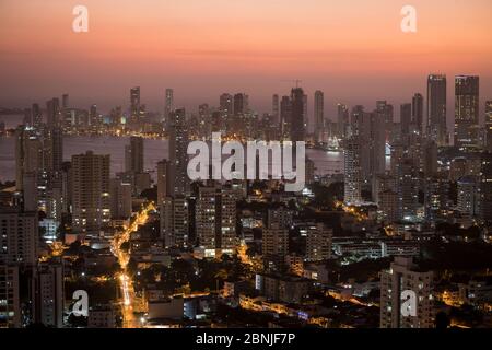 Vista dal Convento de Santa Cruz de la Popa di Cartagena al tramonto, Cartagena, Dipartimento di Bolivar, Colombia, Sud America Foto Stock