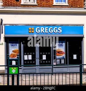 Londra, Regno Unito, 15 maggio 2020, Greggs, il popolare High Street Bakers, ha iniziato a provare la riapertura di immagazzinato nel Nord-Est dell'Inghilterra Foto Stock