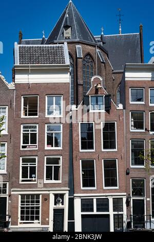 Amsterdam, Paesi Bassi - Aprile 2017: Un iconico magazzino a storioni nella zona di Negenstrejes (9 strade) di Amsterdam Foto Stock