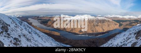 Vista Panoramaic di Loch Etive dal Ben Starav in pieno inverno. Glen Etive, Highlands della Scozia, Regno Unito, Gennaio 2016. Foto Stock