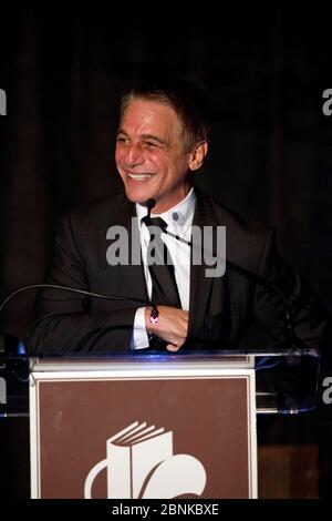 Austin Texas USA, ottobre 2012: L'attore Tony Danza fa una apparizione al Texas Book Festival per discutere il suo primo libro, 'vorrei scusarmi con ogni insegnante....' Circa il suo anno come insegnante della scuola pubblica di Philadelphia. ©Bob Daemmrich Foto Stock