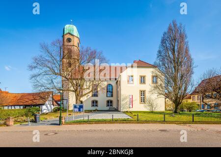 Burgkirche a Bad Dürkheim, ex chiesa parrocchiale protestante, costruita in stile barocco ai piedi del castello Leiniger, distrutto durante la guerra di successione palatinato, oggi è un centro comunitario e ospita l'associazione artistica di Bad Dürkheim, Foto Stock