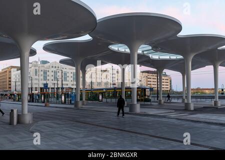 Helsinki, Finlandia - 9 maggio 2020: La stazione ferroviaria di Pasila è un punto di snodo dei trasporti pubblici a Helsinki. E' la seconda stazione ferroviaria piu' trafficate in Finlandia An Foto Stock