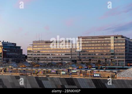 Helsinki, Finlandia - 9 maggio 2020: La stazione ferroviaria di Pasila è un punto di snodo dei trasporti pubblici a Helsinki. E' la seconda stazione ferroviaria piu' trafficate in Finlandia An Foto Stock