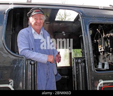 Steam Engine driver on footplate, Heritage Railway 80080, East Lancs Railway ELR, Bury, Greater Manchester, Inghilterra, UK Foto Stock