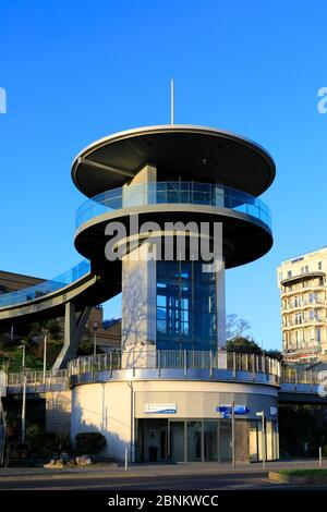 The Pier Hill Lift, Royal Terrace, Southend-on-Sea Town, Thames Estuary, Essex, County, Inghilterra, UK Foto Stock