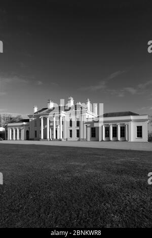 Vista estiva di Hylands House, Hylands Park, London Road, Writtle, Chelmsford City, Essex, Inghilterra Foto Stock
