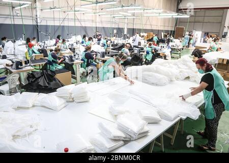 15 maggio 2020: 15 maggio 2020 (Malaga) UNA fabbrica di indumenti tessili protettivi con circa 30 marinai e disoccupati di lunga durata creati durante la crisi del coronavirus è stata fondata a Malaga Credit: Lorenzo Carnero/ZUMA Wire/Alamy Live News Foto Stock