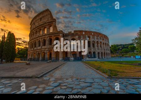Alba sul Colosseo (Roma, Italia) Foto Stock