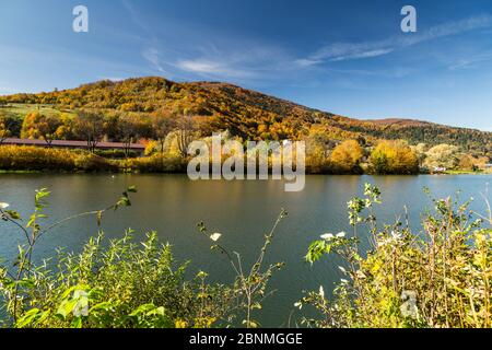 Europa, Polonia, Voivodato silesiano, Jezioro Zywieckie / Lago Zywiec Foto Stock