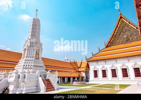 Bangkok / Thailandia - 19 gennaio 2020: Questo tempio conosciuto come ' Wat Mahathat Yuwaratrangsarit ' in lingua locale. Il tempio nel centro di Bangkok Foto Stock