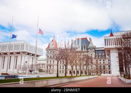 Vista del palazzo del governo dello stato di New York dall'Empire Plaza Government Park, Albany Foto Stock