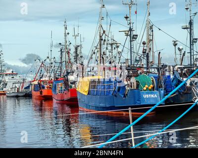 I tagliatori ormeggiano al porto, porto di pesca, Ustka, Polonia Foto Stock