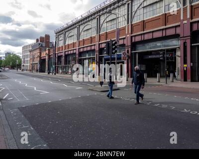 Londra. REGNO UNITO. 13 maggio alle ore 9. Foto della facciata della stazione di Waterloo da Waterloo Road. Foto Stock