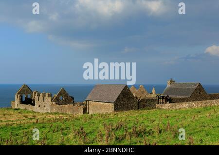 Dunluce Castle, Portrush, County Antrim, Ulster (Irlanda del Nord Europa Foto Stock