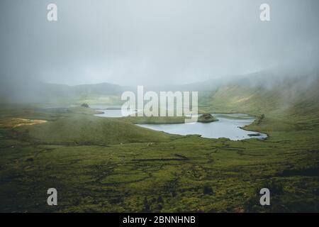 Azzorre, Corvo, paesaggio, colline, crateri, lago Foto Stock