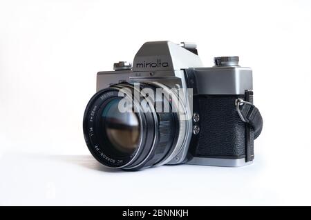Minolta SR-T 101 con MC Rokkor-PF 1:1.4 f=58mm telecamera analogica da 35 mm vintage, lanciata nel 1966. Foto Stock