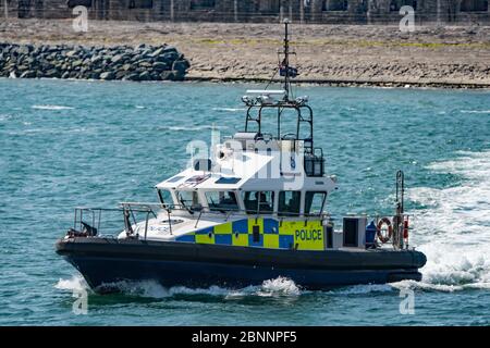 Il Ministero della Difesa unità marina di lancio 'Gighia' sulla pattuglia nel Solent Off Portsmouth, Regno Unito il 4 maggio 2020. Foto Stock