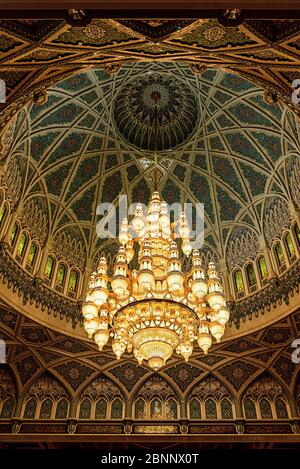 Moschea, casa di preghiera, cupola, lampadario, lampadario, decorazioni, marmo Foto Stock