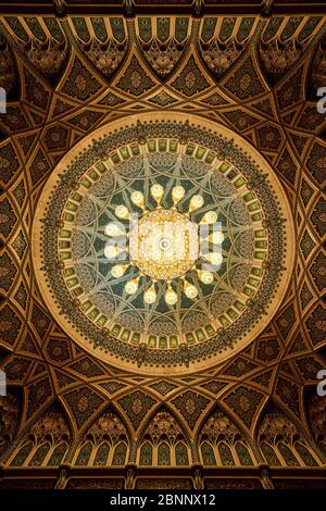 Moschea, casa di preghiera, cupola, lampadario, lampadario, decorazioni, marmo Foto Stock