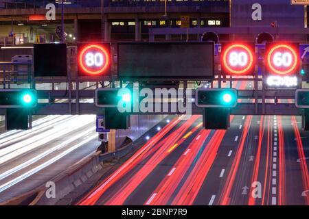 Vienna, Autobahn A22 Donauuferautobahn, sentieri, cartello stradale, limite di velocità, 22. Donaustadt, Vienna, Austria Foto Stock