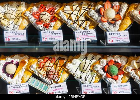 Giappone, Honshu, Tokyo, Harajuku, Takeshita Dori, Crepe Shop Vetrina Di Crepes Plastica Crepes Foto Stock
