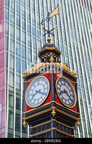 Inghilterra, Londra, Westminster, Victoria, Torre Dell'Orologio In Miniatura In Ghisa "Little Ben" Foto Stock