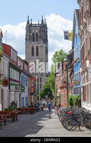 Überwasserkirche e vecchie case nel Kuhviertel, Munster in Westfalia, Nord Reno-Westfalia, Germania, Europa Foto Stock