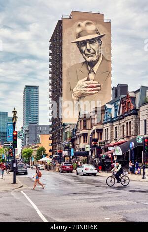Montreal, Canada - Giugno, 2018: Il murale o monumento canadese Leonard Cohen dipinto su un edificio in Crescent Street a Montreal, Quebec, Canada. Foto Stock