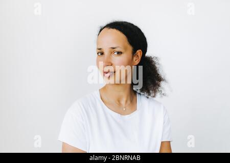 ritratto di bella donna nera Foto Stock