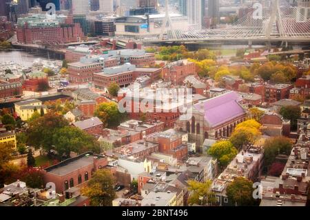 Boston, Massachusetts. 30 ottobre 2018. Una vista di Boston dalla cima del Bunker Hill Memorial a Breeds Hill nella sezione Charlestown di Boston Mass Foto Stock