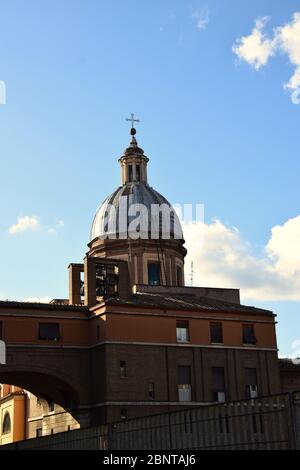 Chiesa di San Rocco tutti Augusteo - Chiesa di San Rocco tutto Augusteo con Largo San Rocco nella città di Roma Foto Stock
