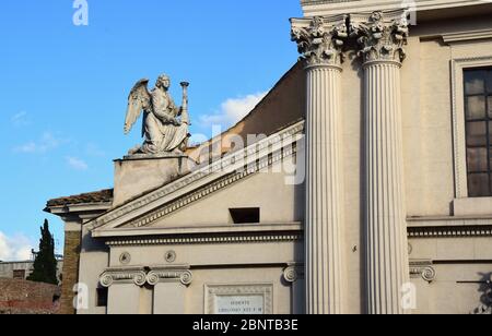 Chiesa di San Rocco tutti Augusteo - Chiesa di San Rocco tutto Augusteo con Largo San Rocco nella città di Roma Foto Stock