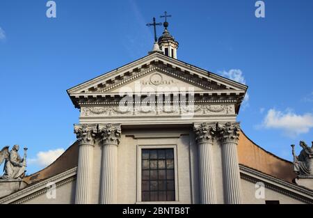 Chiesa di San Rocco tutti Augusteo - Chiesa di San Rocco tutto Augusteo con Largo San Rocco nella città di Roma Foto Stock