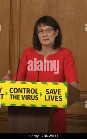 Schermata di cattura del Vice Chief Medical Officer Jenny Harries durante un briefing sui media a Downing Street, Londra, sul coronavirus (COVID-19). Foto Stock