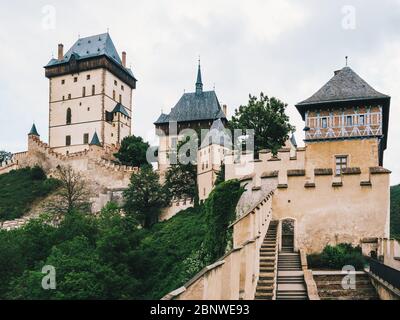 Cantiere del Castello di Karlstejn nella Repubblica Ceca, chiamato anche Karluv Tyn, la fortificazione costruita da Carlo IV dove il Boemo e Sacro Romano Impero Cr Foto Stock