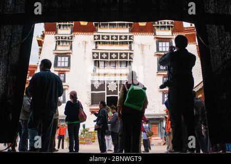 All'interno del palazzo Potala, ex residenza Dalai lama a Lhasa in Tibet. Il Potala Palace è una fortezza di dzong nella città di Lhasa, in Tibet. Era il Foto Stock