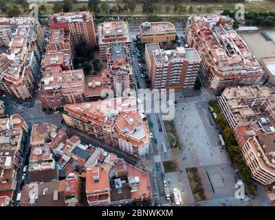 Sant Adria de Besos municipio e piazza principale Plaza de la Vila vista aerea Barcellona, Spagna Foto Stock