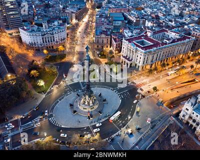 Statua di Christopher Colombus vicino alla Ramblas vista aerea Barcellona Catalogna Spagna. Il Monumento Colombo o il Monumento a Colón o Mirador de Colón Foto Stock