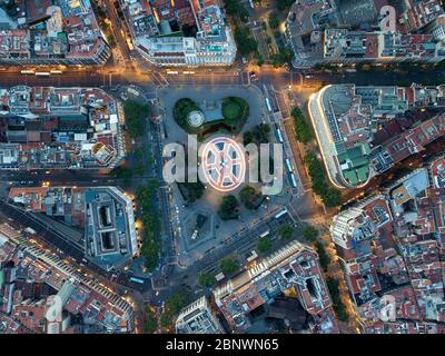 Vista aerea di Plaça de Catalunya o di piazza Catalunya, una piazza principale nel centro di Barcellona, Catalogna Spagna. Plaça de Catalunya o Plaza de Foto Stock