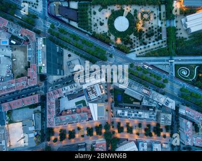 Poblenou vista aerea Me by Sol Melia Hotel e Parco Centrale di Poblenou Barcellona Catalogna Spagna. Il Parco Centrale di Poblenou, "El Parc del CEN Foto Stock