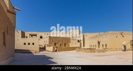 BAHLA, OMAN - 28 NOVEMBRE 2017: Vista del Forte Bahla, a Bahla, Oman Foto Stock