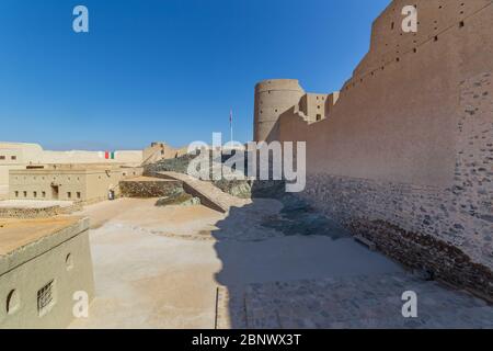 BAHLA, OMAN - 28 NOVEMBRE 2017: Vista del Forte Bahla, a Bahla, Oman Foto Stock